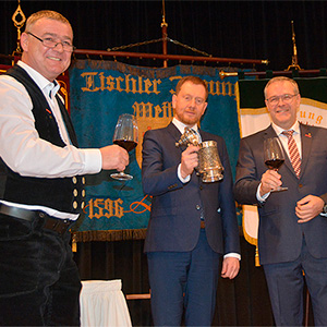 Beim gemeinsammen Neujahrstrunk: Innungsmeister Roberto Heilscher, Ministerpräsident Michael Kretschmer, Handwerkskammerpräsident Jörg Dittrich und Kreishandwerksmeister Peter Liebe (v. l. n. r.)