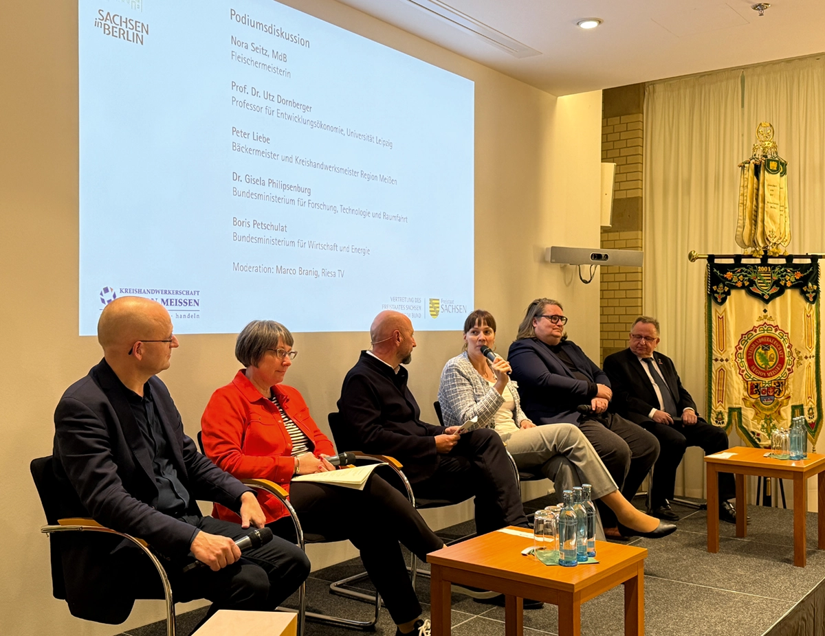 Marco Branig (3. v. l.) diskutierte mit Prof. Dr. Utz Donberger, Dr. Gisela Philipsenburg, Nora Seitz, MdB, Boris Petschulat und Peter Liebe (v. l.)