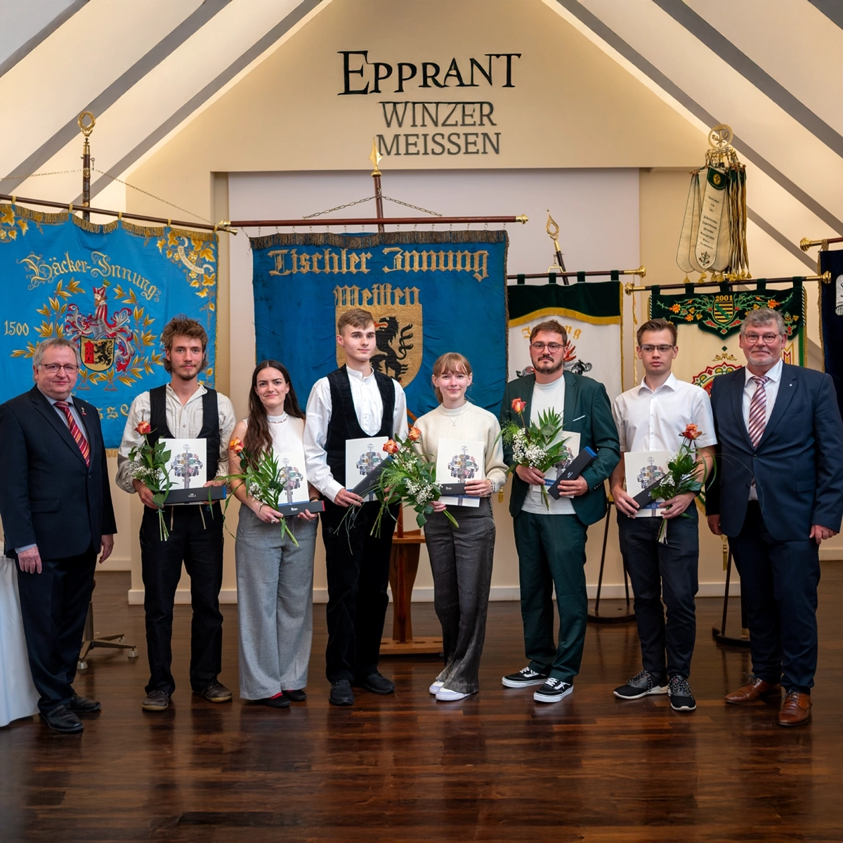 Die Preisträger im Beisein des Kreishandwerksmeister Peter Liebe (li.) und des Geschäftsführers Jens-Torsten Jacob (re.)