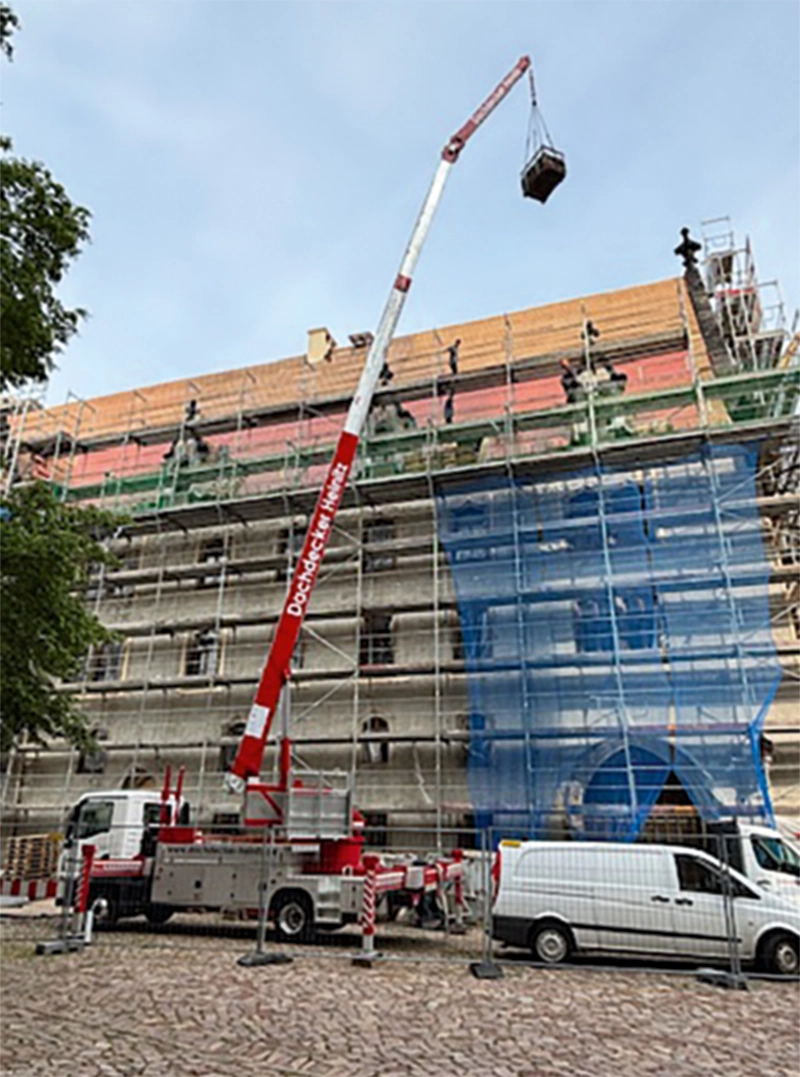 Dachdeckerinnung Meißen-Riesa-Großenhain Durch das Engagement konnte die Dachziegelausstellung im Kornhaus Meißen untergebracht werden