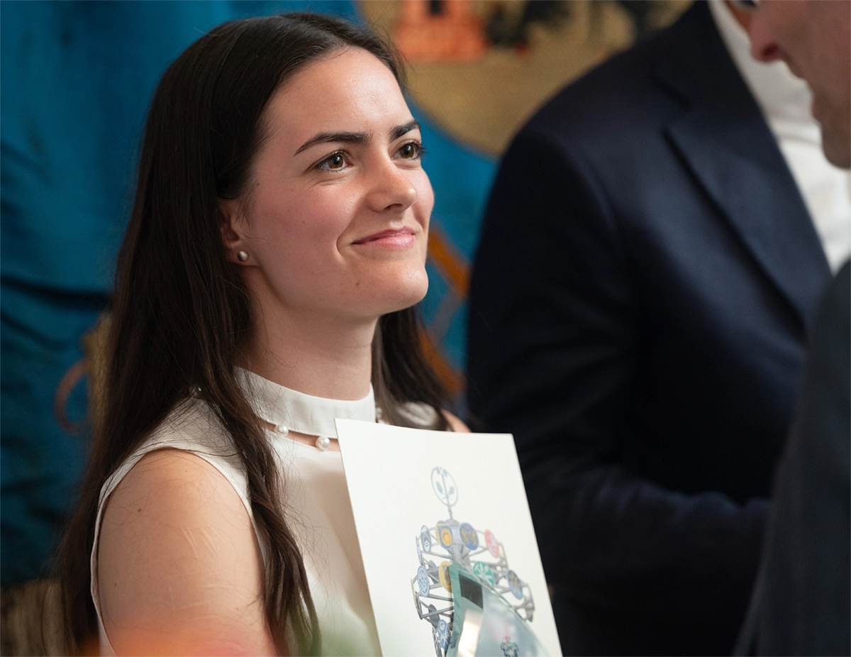 Josephine Jentzsch Josephine Jentzsch, Goldschmiedin, Ausbildungsbetrieb: Goldschmiedemeister und Uhrmachermeister Matthias Baldauf, Coswig, Staatliches Berufsschulzentrum Arnstadt-Ilmenau