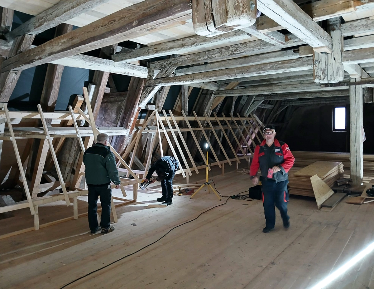 Dachdeckerinnung Meißen-Riesa-Großenhain Erste Vorbereitungen für die Dachziegelausstellung