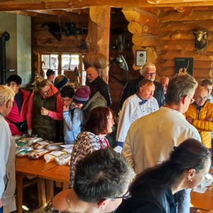 Reger Andrang herrschte in der Gunther-Emmerlich-Holzhütte