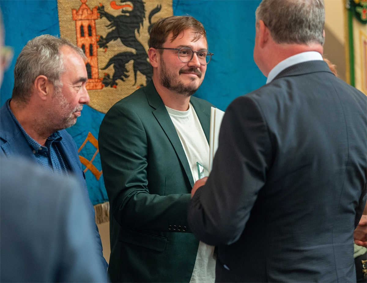 Tim Sander Tim Sander, Anlagenmechaniker Sanitär Heizung Klimatechnik, Ausbildungsbetrieb: Seifert Bad & Heizung GmbH & Co. KG, Berufsschulzentrum für Wirtschaft und Technik, Riesa und Berufsschulzentrum für Technik „Gustav Anton Zeuner“, Dresden