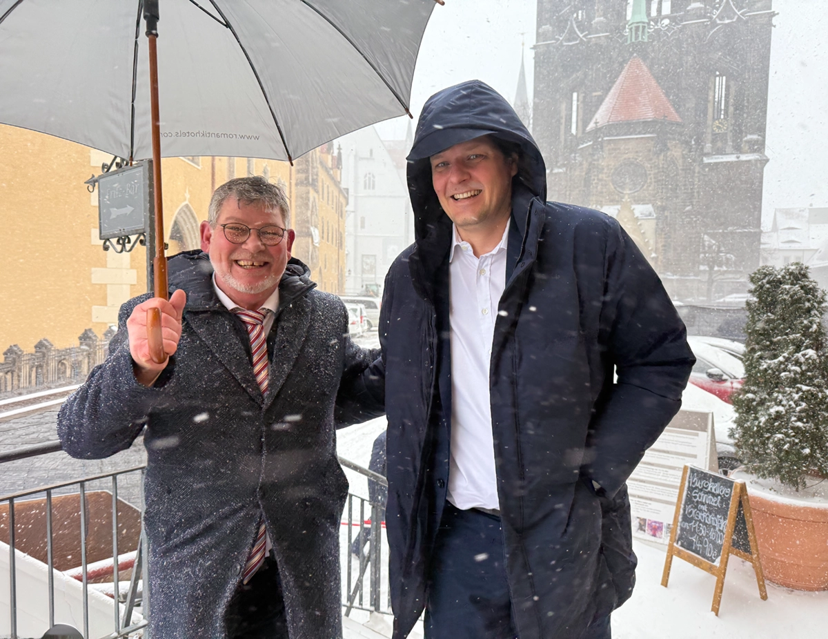 Neujahrsempfang der Kreishandwerkerschaft Region Meißen: Chancen nutzen, um Zukunft zu gestalten Geschäftsführer Jens-Torsten Jacob begrüßt den Sächsischen Staatsminister für Kultus, Conrad Clemens, offiziell bei starkem Schneetreiben